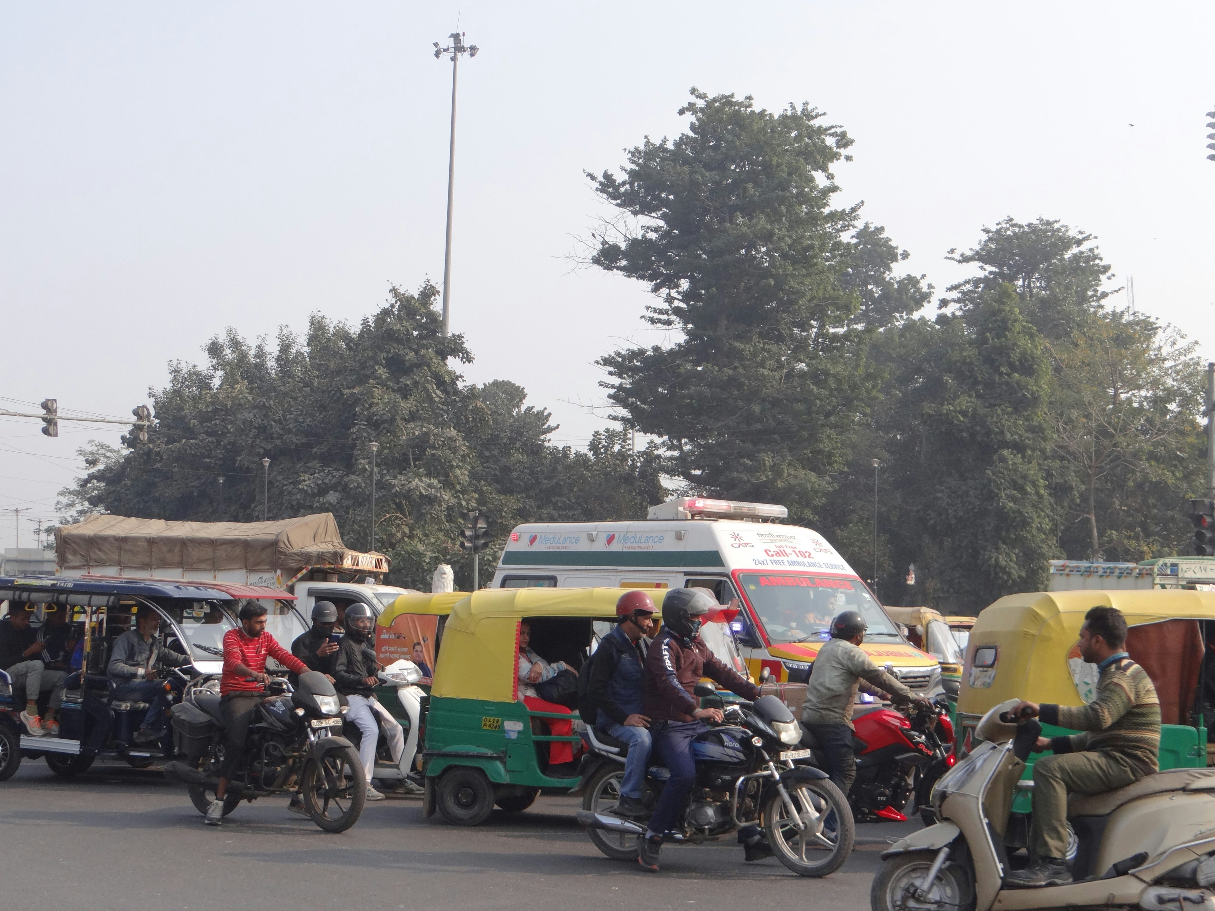 Delhi launches EV drive to clean city air